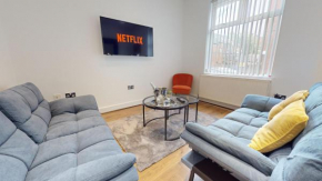 4Bed and 4Bath House near City Centre with Free WiFi